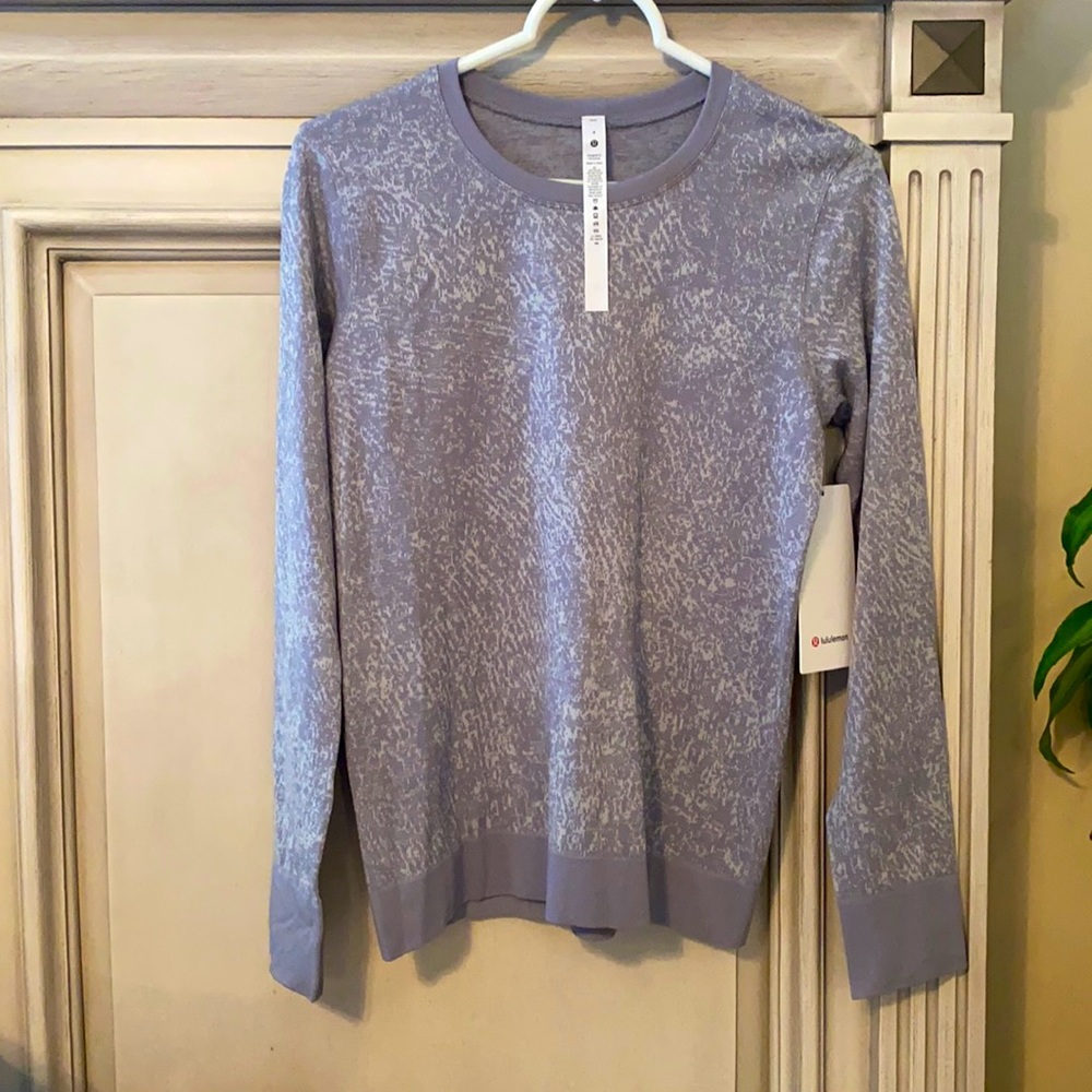 BRAND NEW LULULEMON long sleeve training gear!